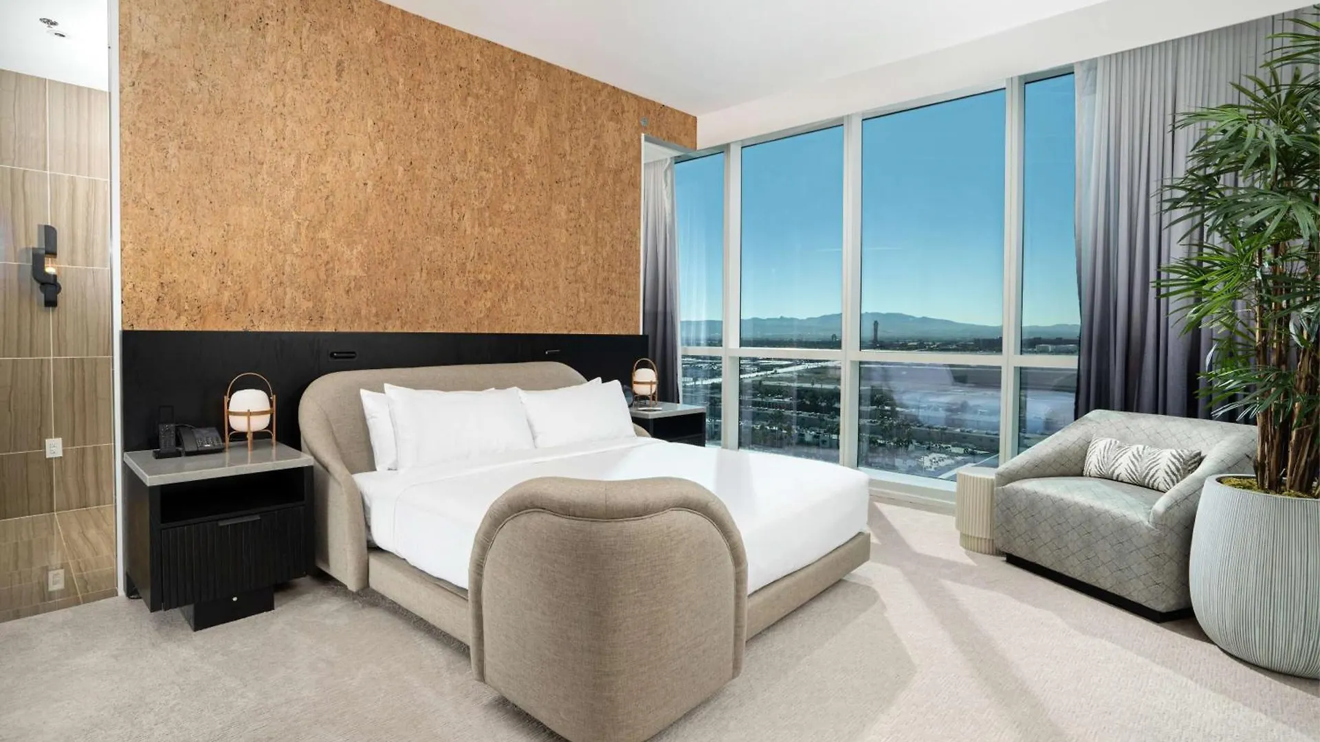 Virgin Hotels Las Vegas, Curio Collection By Hilton 4*,