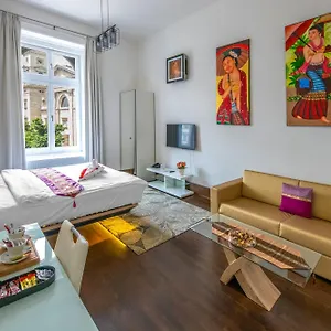 Andrassy Thai 3*, Budapest Ungheria