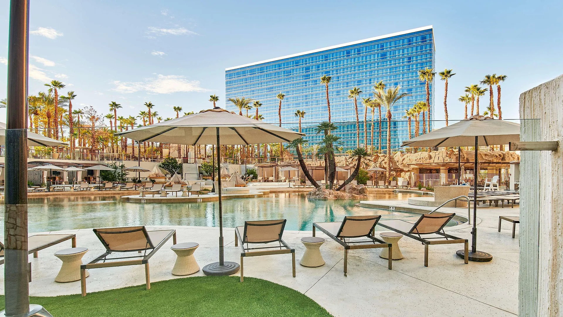 Virgin Hotels Las Vegas, Curio Collection By Hilton Semesteranläggning (resort)